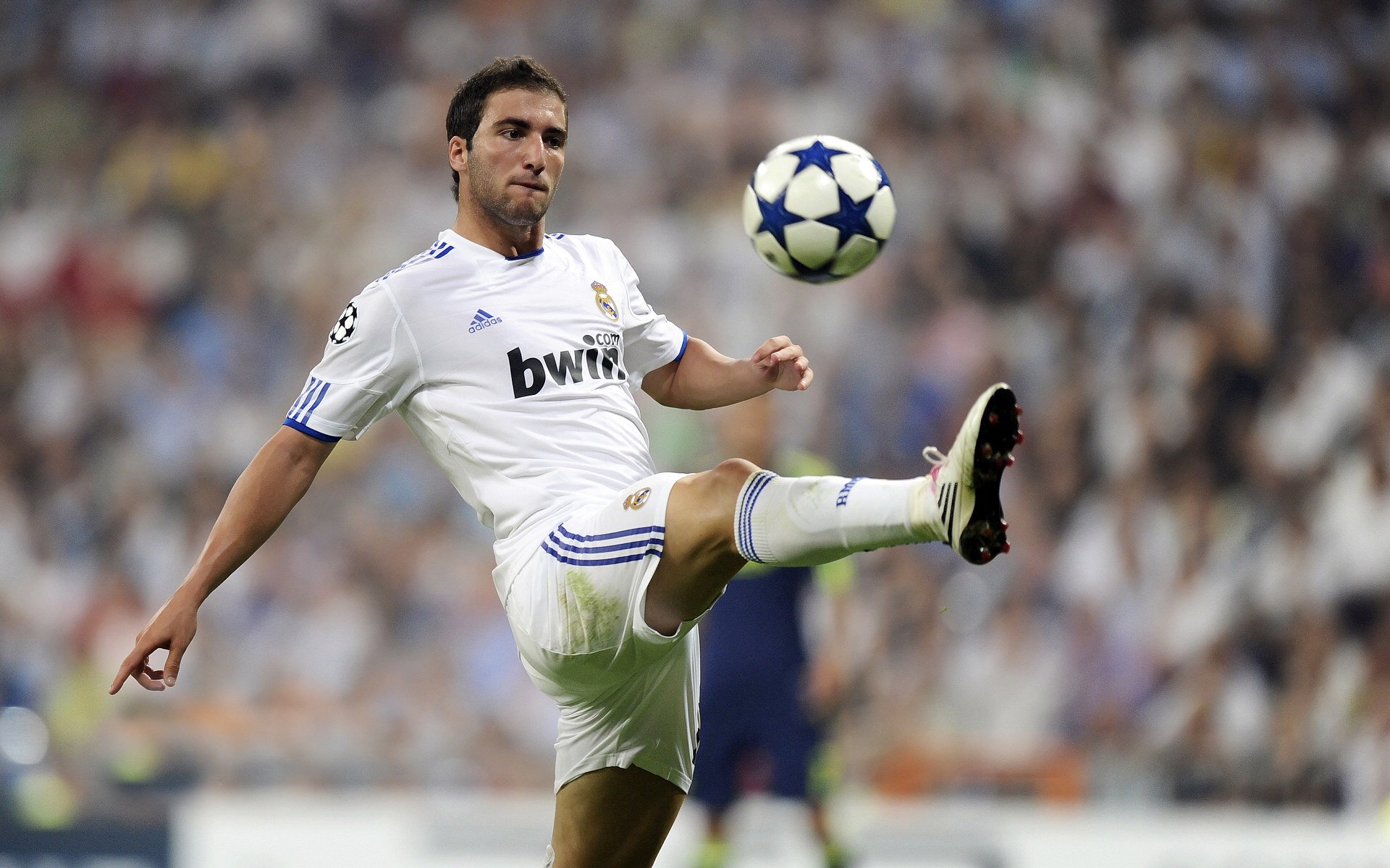 李盈莹赛后谦逊发言登热搜，俄克拉荷马城雷霆大胜马德里竞技引发热议